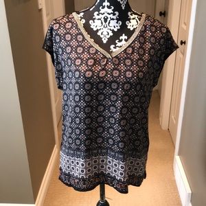 Just listed❤️silver beaded V necked sleeveless blouse in fun print